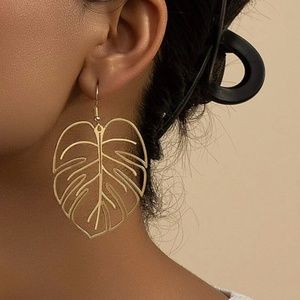 Leaf Design Yellow Gold Hollow Out Super Light Weight Fishhook Earrings NWT